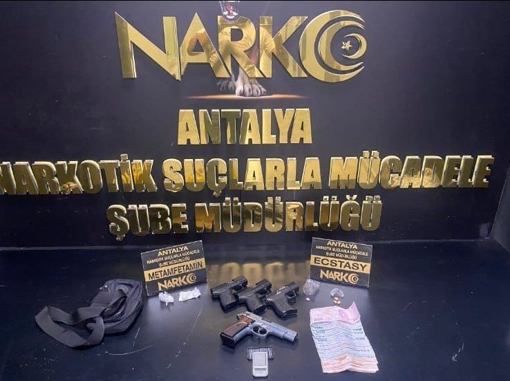 Antalya’da Uyuşturucu Operasyonu: 53 Gözaltı