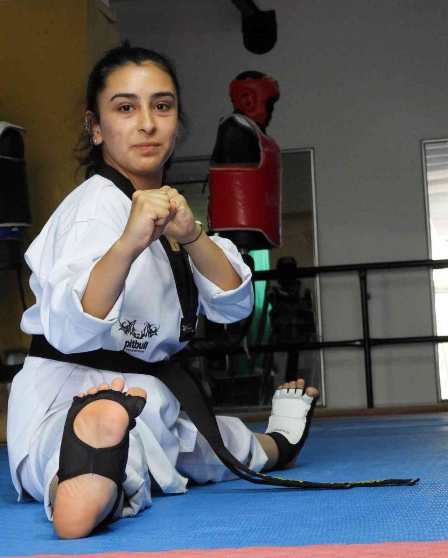 Kepez’in Kadın Tekvandocuları Şampiyona Bileti Aldı