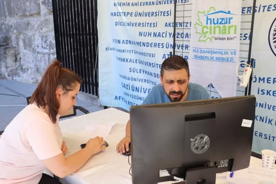 Büyükşehir 15 Günde Bin 500 Öğrenciye Ücretsiz Danışmanlık Hizmeti Verdi