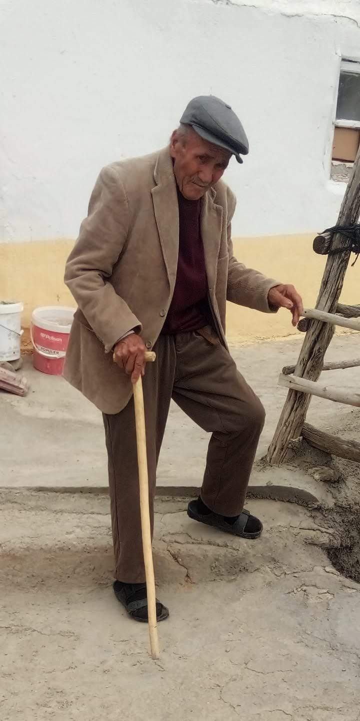 Ömer Amca Sırra Kadem Bastı