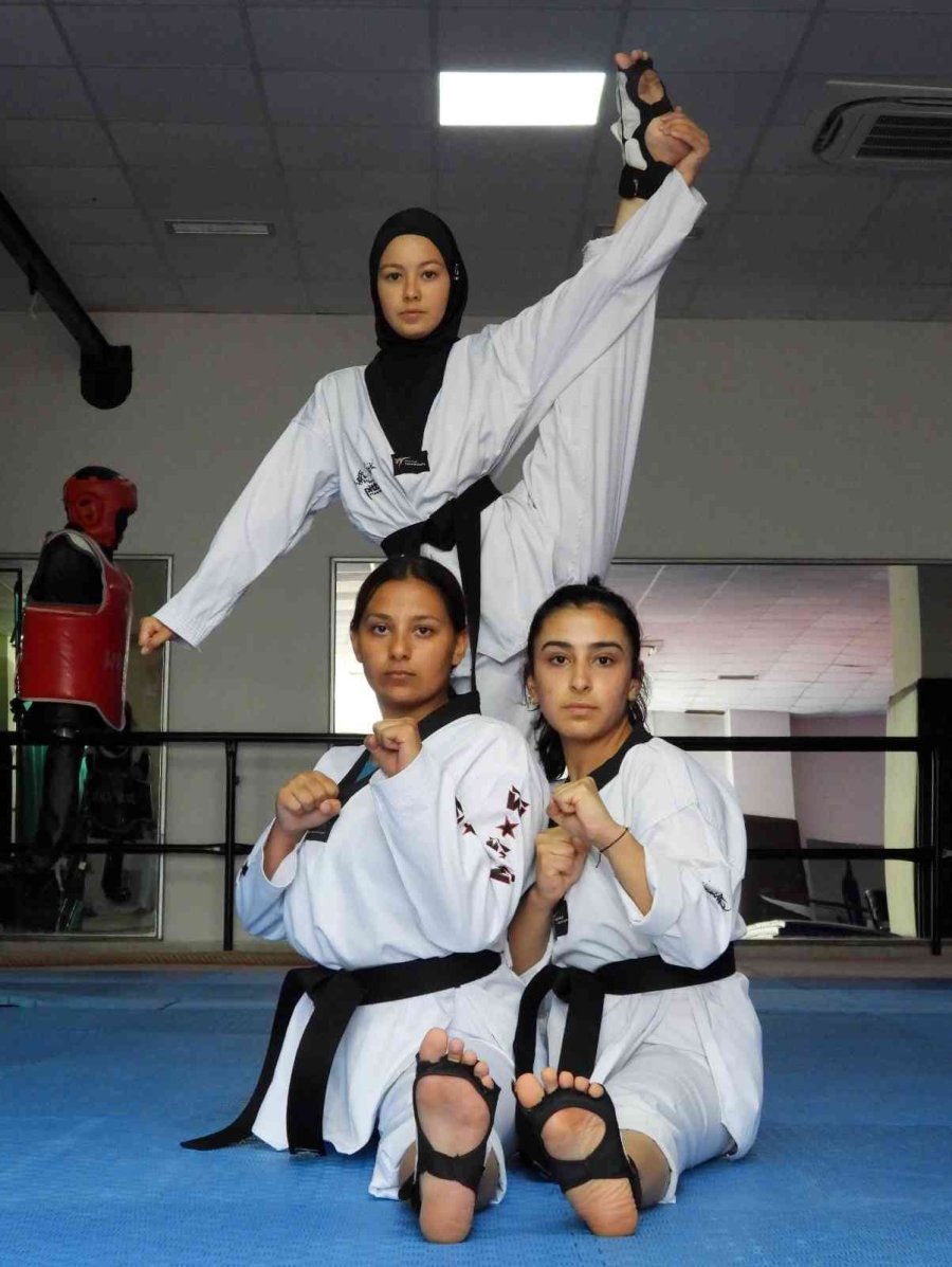 Kepez’in Kadın Tekvandocuları Şampiyona Bileti Aldı