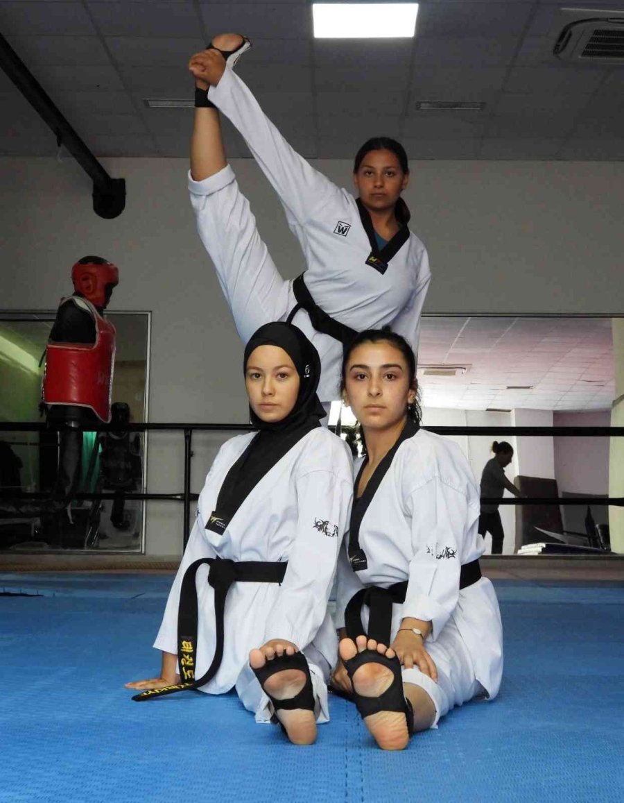 Kepez’in Kadın Tekvandocuları Şampiyona Bileti Aldı