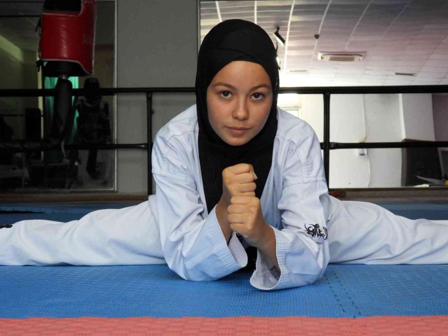 Kepez’in Kadın Tekvandocuları Şampiyona Bileti Aldı