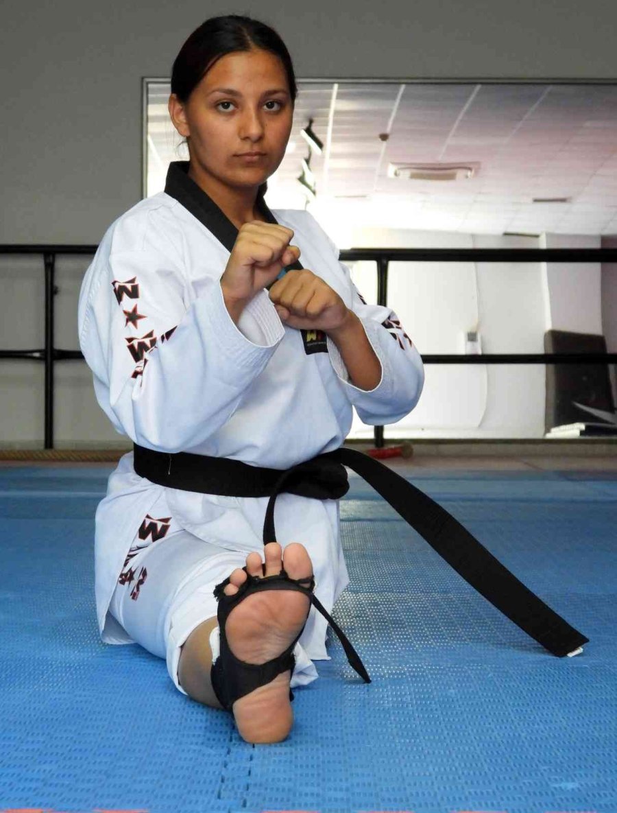 Kepez’in Kadın Tekvandocuları Şampiyona Bileti Aldı