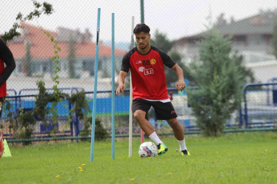 Eskişehirsporlu Oyuncular Aktivasyon Ve Rejenerasyon Çalışmaları İle Antrenmanlarını Tamamladı