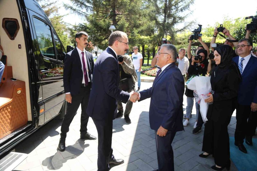 Bakan Muş’tan Başkan Büyükkılıç’a Tebrik Ve Teşekkür