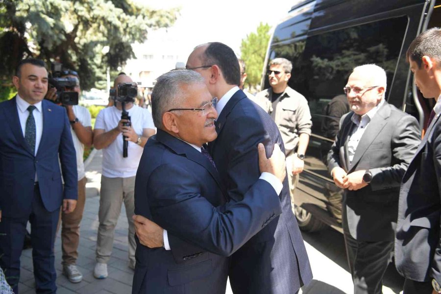 Bakan Muş’tan Başkan Büyükkılıç’a Tebrik Ve Teşekkür