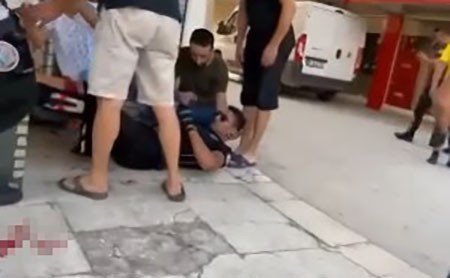 Antalya’da Kavga İhbarına Giden 2 Polis Silahla Yaralandı