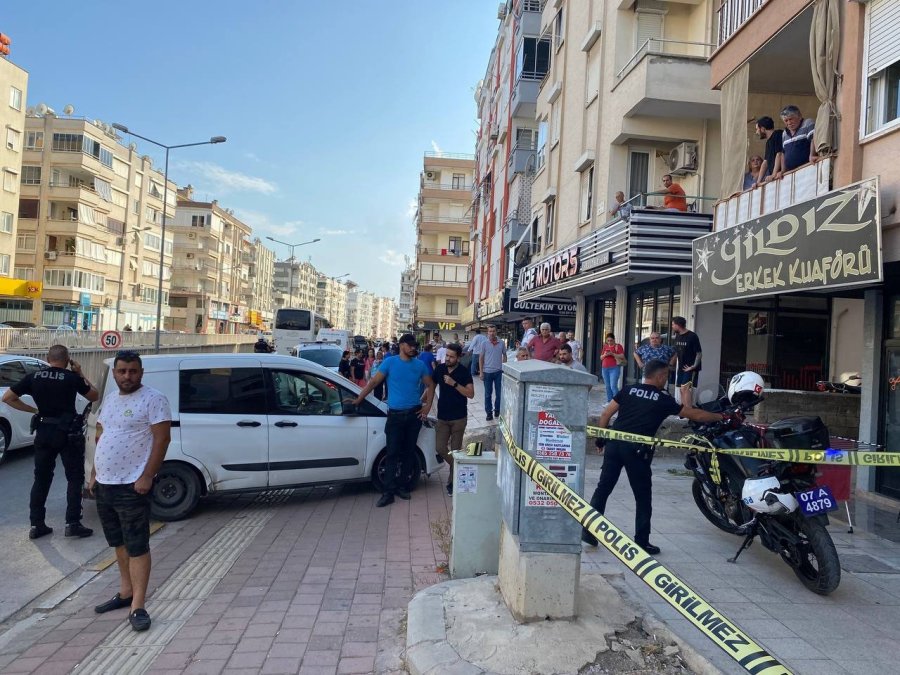 Antalya’da Kavga İhbarına Giden 2 Polis Silahla Yaralandı
