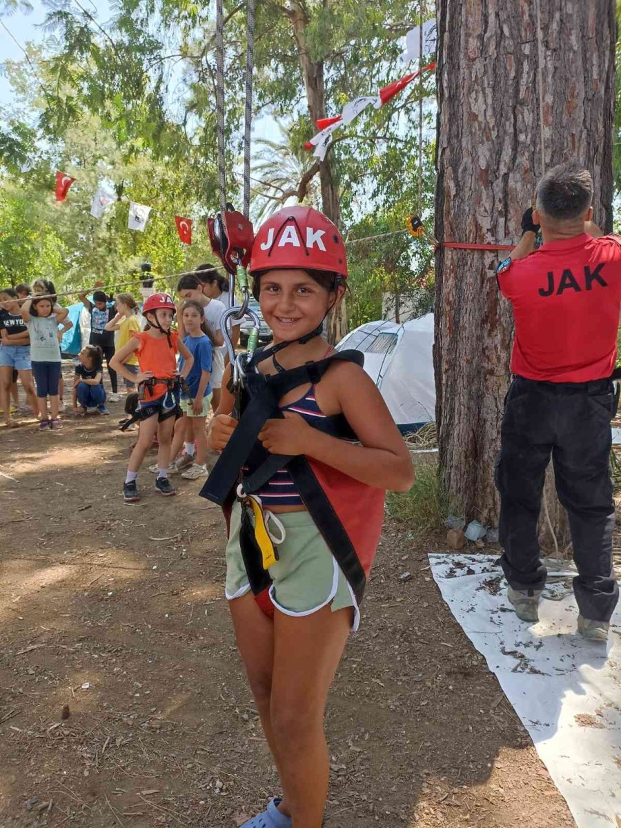 Jandarmadan İzci Çocuklara Dağcılık Eğitimi