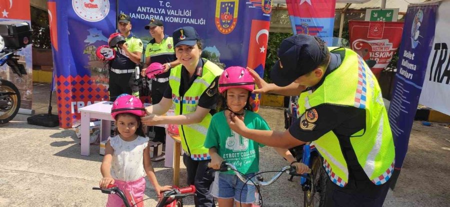 Kumluca’da Jandarmadan Öğrencilere Kask Eğitimi