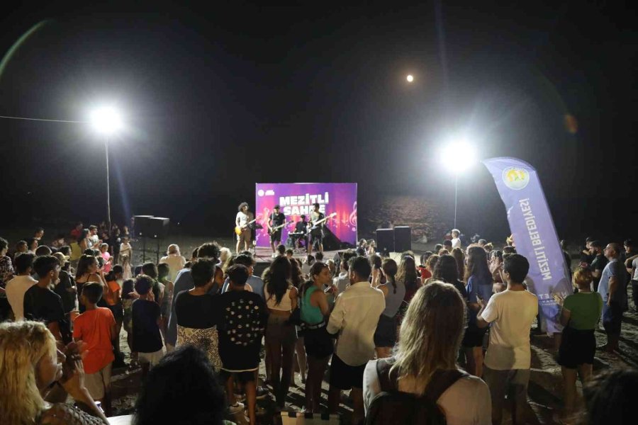 Tece Sahillerinde Yaz Konseri Coşkusu