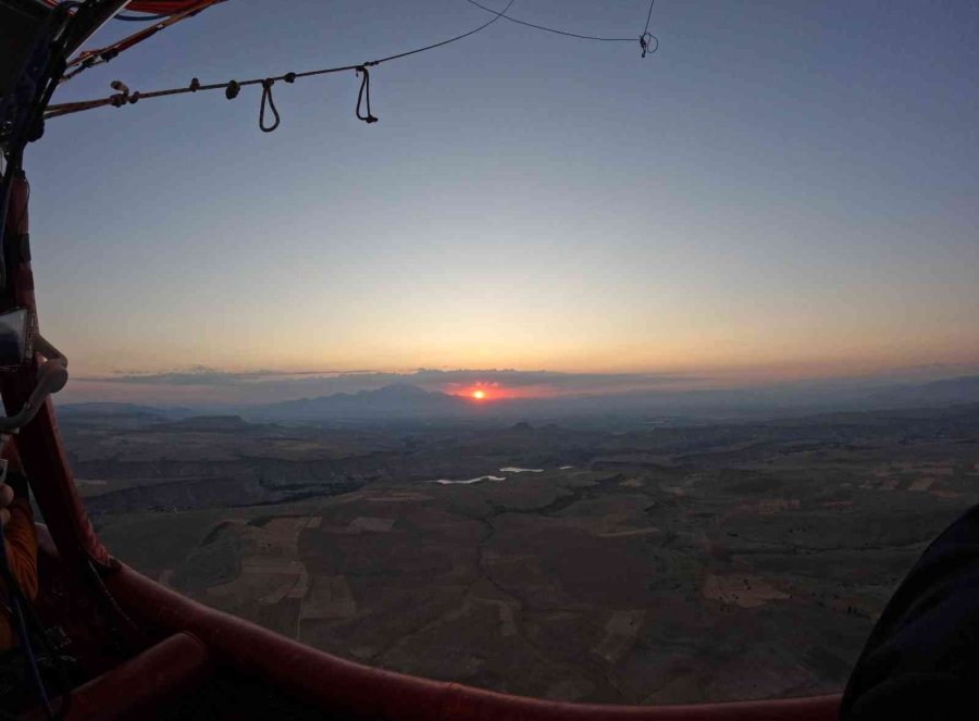 Kapadokya’nın Giriş Kapısı Soğanlı’da Balon Uçuşları Başladı