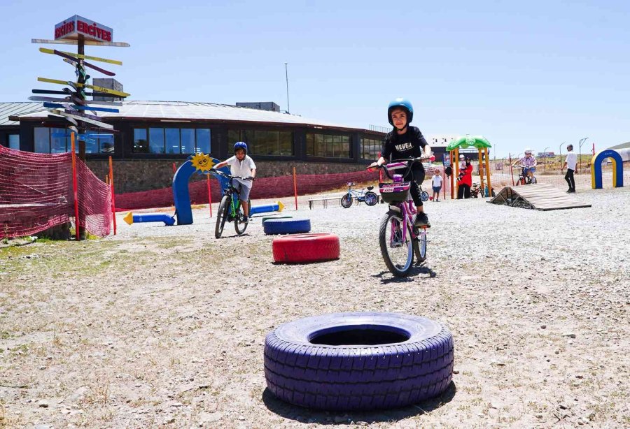 Şampiyon Bisikletçiler Erciyes’te Yetişecek