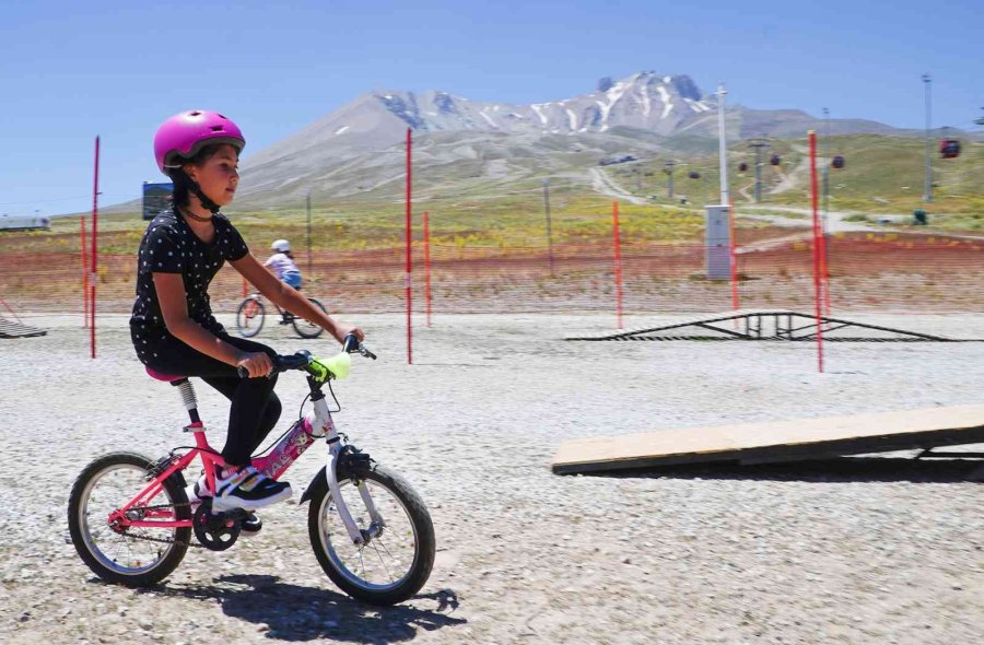 Şampiyon Bisikletçiler Erciyes’te Yetişecek