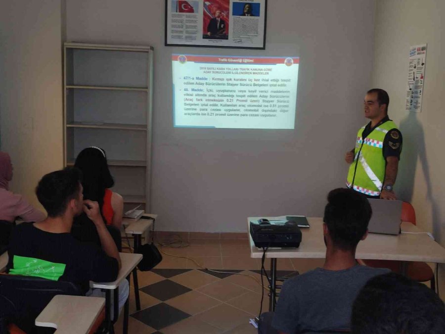 Jandarmadan Sürücü Adaylarına Trafik Eğitimi