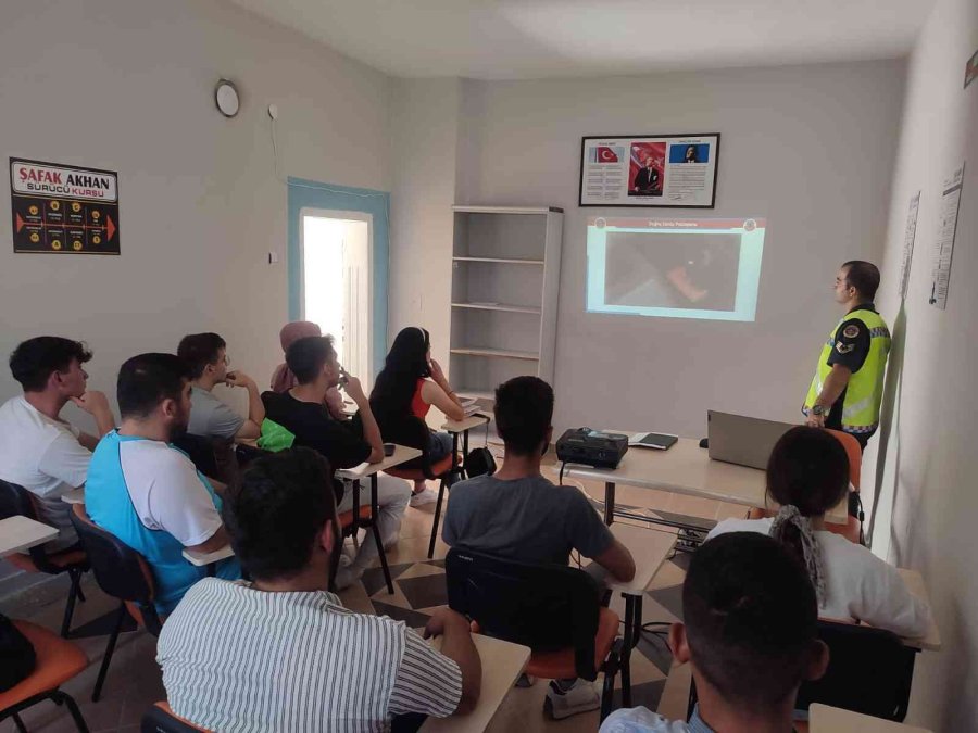 Jandarmadan Sürücü Adaylarına Trafik Eğitimi