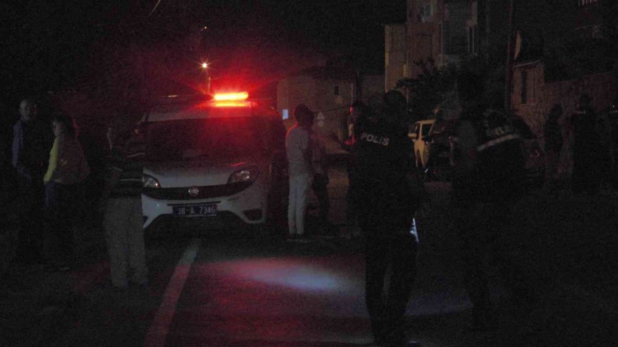 Husumetli İki Grubun Kavgasında Kan Döküldü: 2 Yaralı