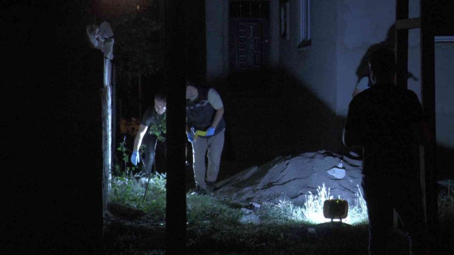 Husumetli İki Grubun Kavgasında Kan Döküldü: 2 Yaralı