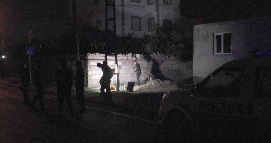 Husumetli İki Grubun Kavgasında Kan Döküldü: 2 Yaralı