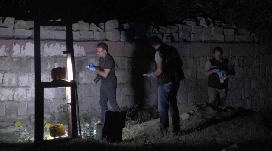 Husumetli İki Grubun Kavgasında Kan Döküldü: 2 Yaralı