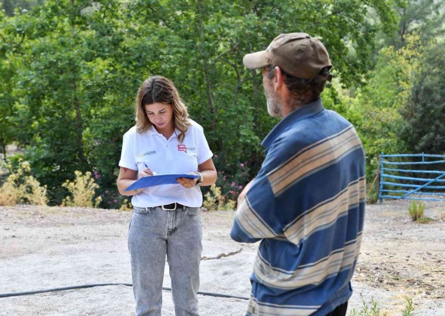 Konyaaltı Belediyesi Kapı Kapı Gezip Talepleri Dinliyor