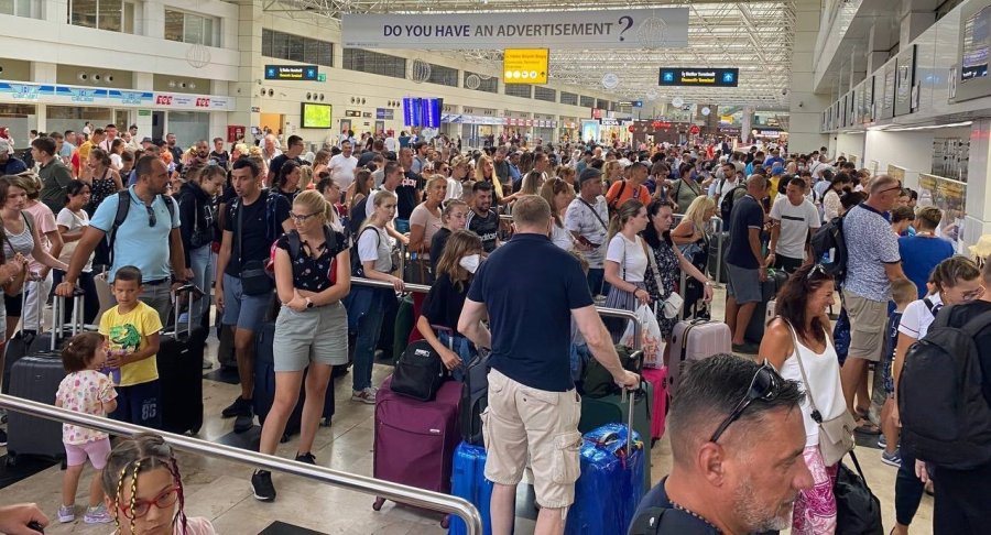 Rusya’dan Antalya Havalimanı’na Günde 80 Uçak İniyor