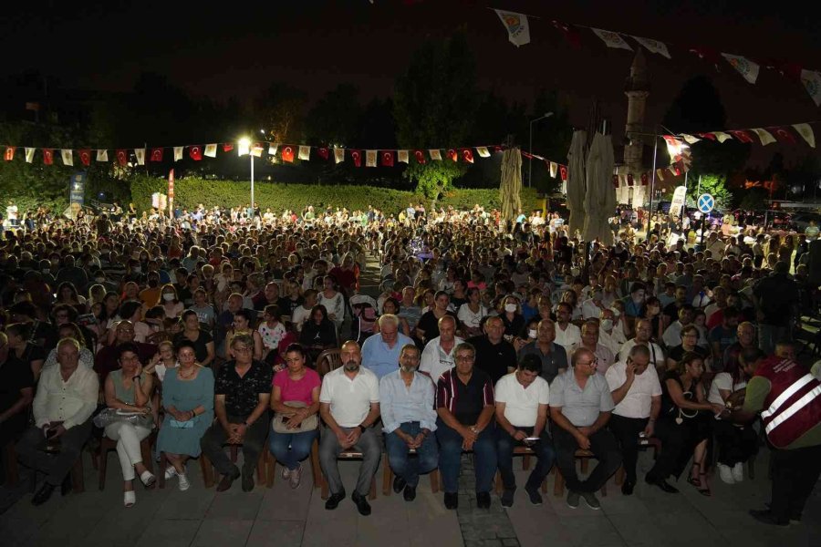 Tarsus’ta Yaz Akşamları Tiyatro Oyunlarıyla Şenlendi