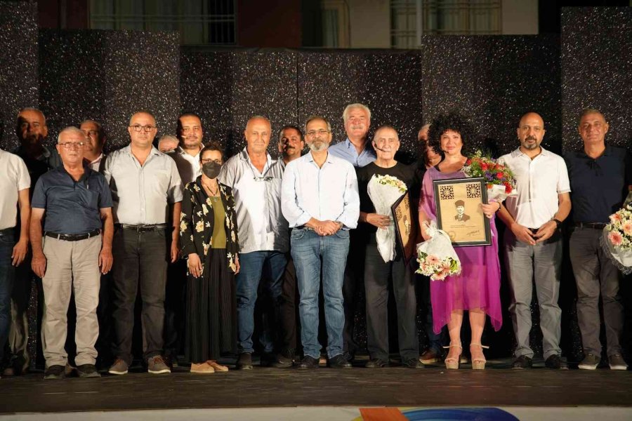 Tarsus’ta Yaz Akşamları Tiyatro Oyunlarıyla Şenlendi