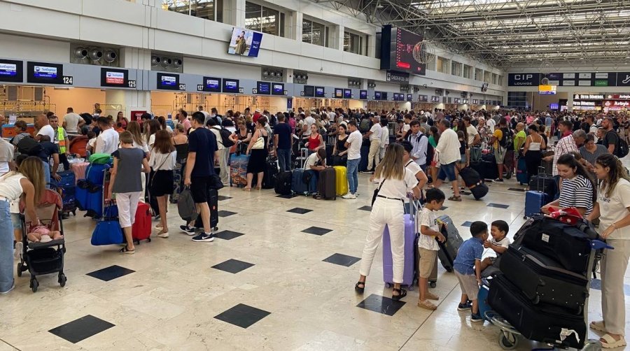 Rusya’dan Antalya Havalimanı’na Günde 80 Uçak İniyor