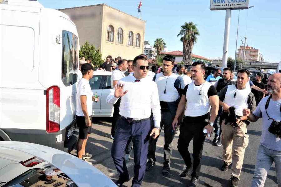 Banka Şube Müdürünü Ve Çalışanları Rehin Alan Şahıs 2 Saat Sonra İkna Edildi