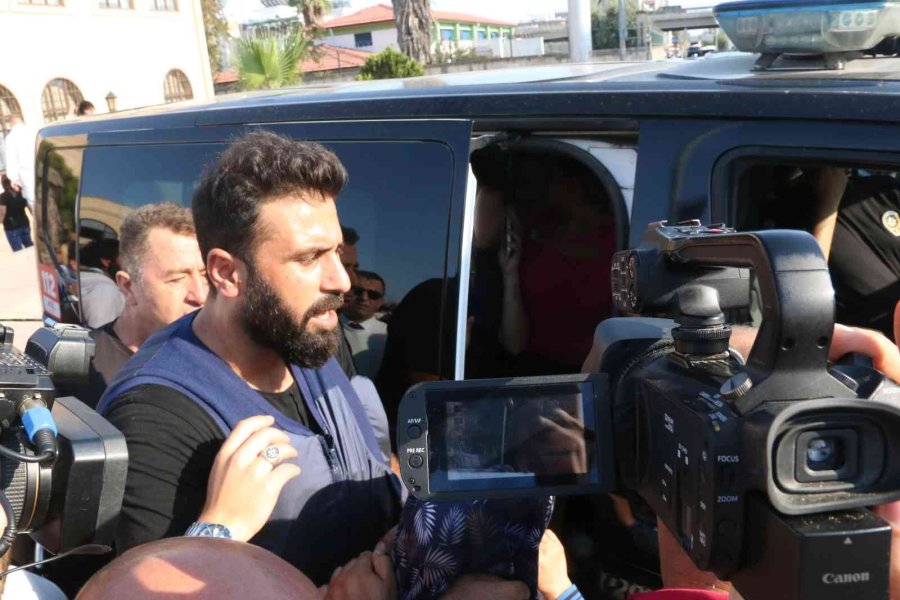 Banka Şube Müdürünü Ve Çalışanları Rehin Alan Şahıs 2 Saat Sonra İkna Edildi