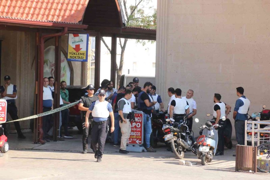 Banka Şube Müdürünü Ve Çalışanları Rehin Alan Şahıs 2 Saat Sonra İkna Edildi