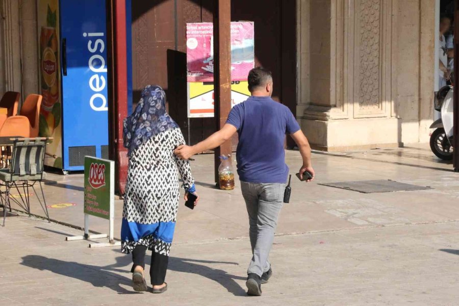 Banka Şube Müdürünü Ve Çalışanları Rehin Alan Şahıs 2 Saat Sonra İkna Edildi