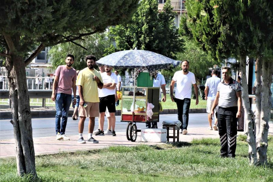 Banka Şube Müdürünü Ve Çalışanları Rehin Alan Şahıs 2 Saat Sonra İkna Edildi