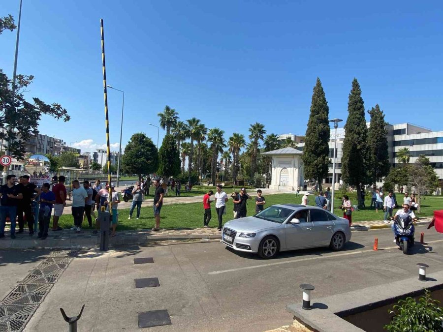 Antalya’da Bir Bankanın Müdürü Rehin Alındı
