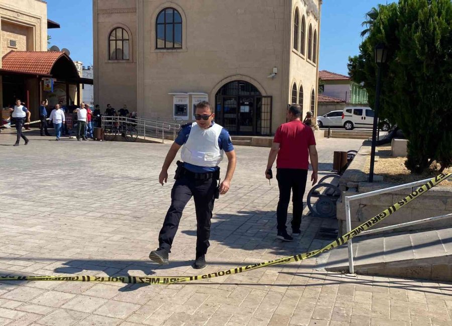Antalya’da Bir Bankanın Müdürü Rehin Alındı