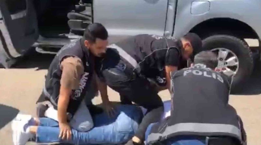 Araç Lastiğinde Uyuşturucu Sevkiyatı Polisin Film Gibi Operasyonuyla Engellendi
