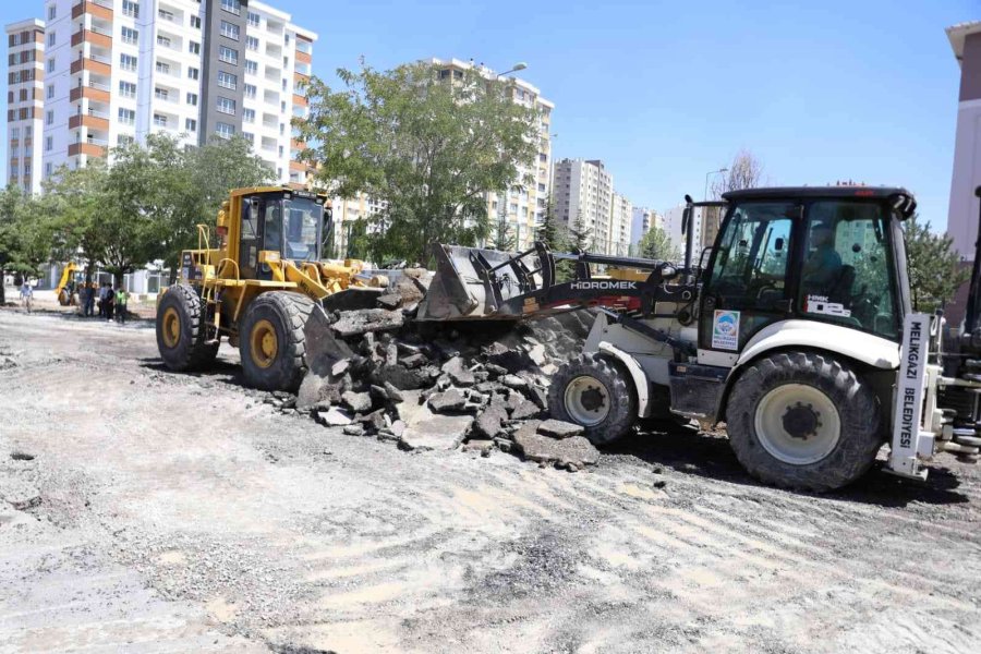 Melikgazi, Asfalt Yenileme Çalışmaları İle Daha Konforlu Ulaşım Sunuyor