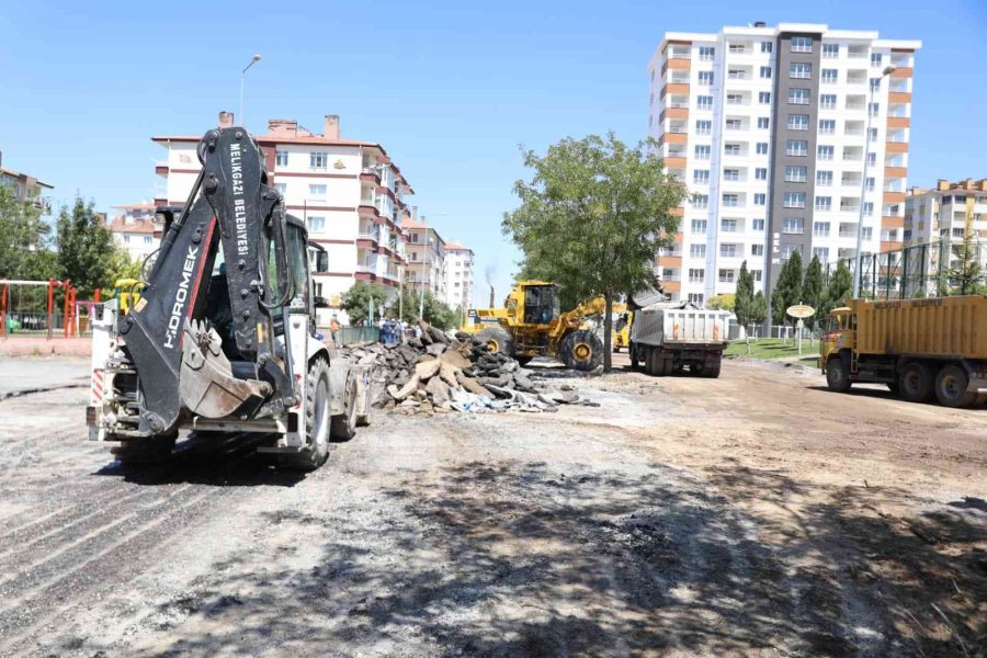 Melikgazi, Asfalt Yenileme Çalışmaları İle Daha Konforlu Ulaşım Sunuyor