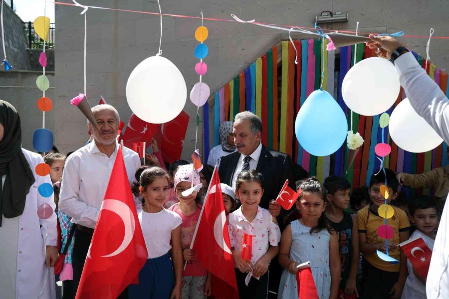 Başkan Yalçın’dan Yaz Kuran Kursu Öğrencilerine Dondurma İkramı