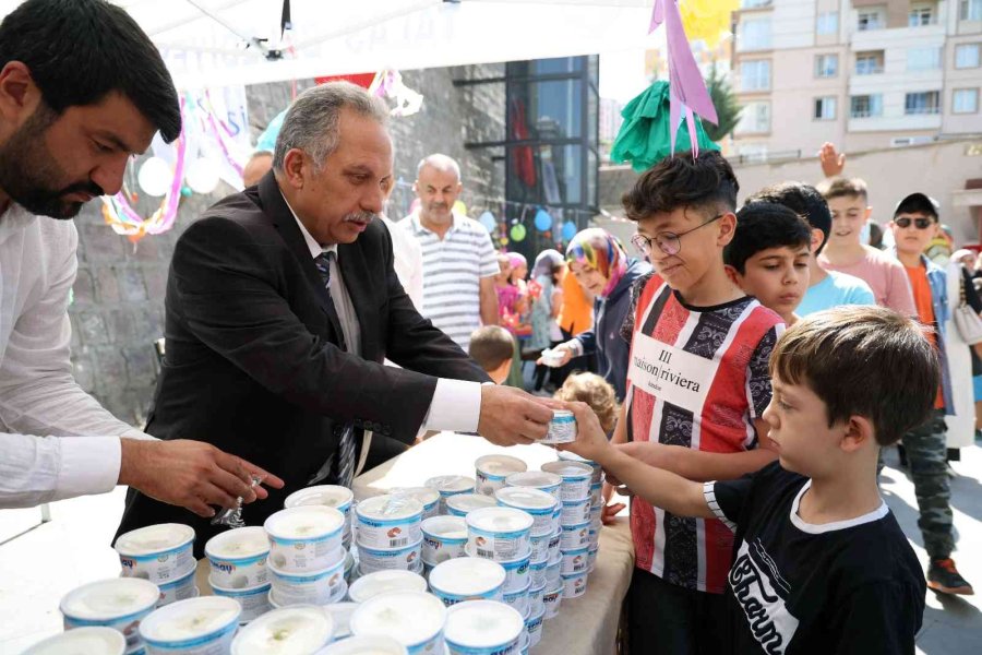 Başkan Yalçın’dan Yaz Kuran Kursu Öğrencilerine Dondurma İkramı