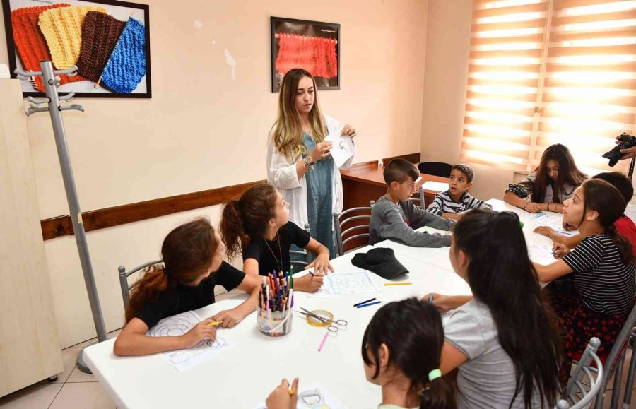 Çocuklar Resim Yapmayı Çok Seviyor