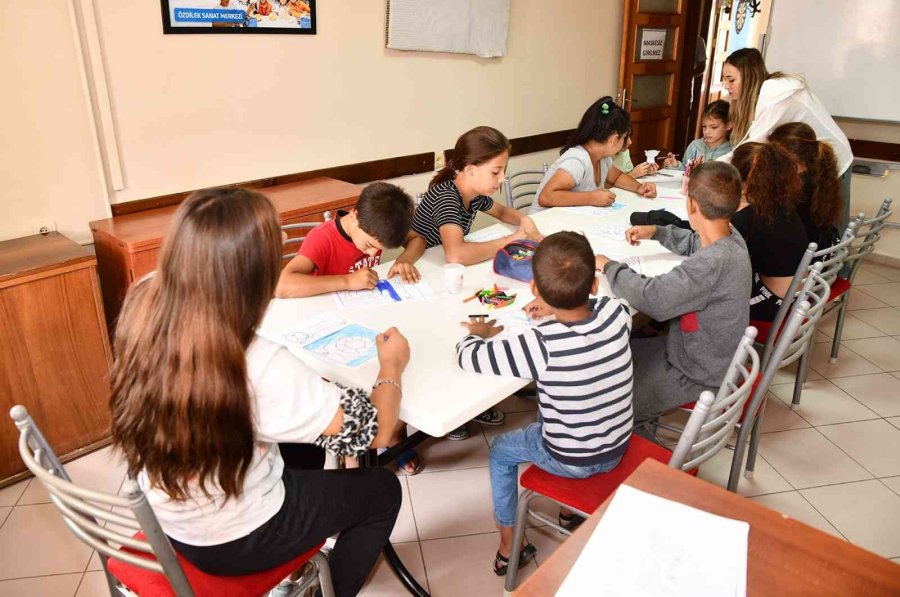 Çocuklar Resim Yapmayı Çok Seviyor