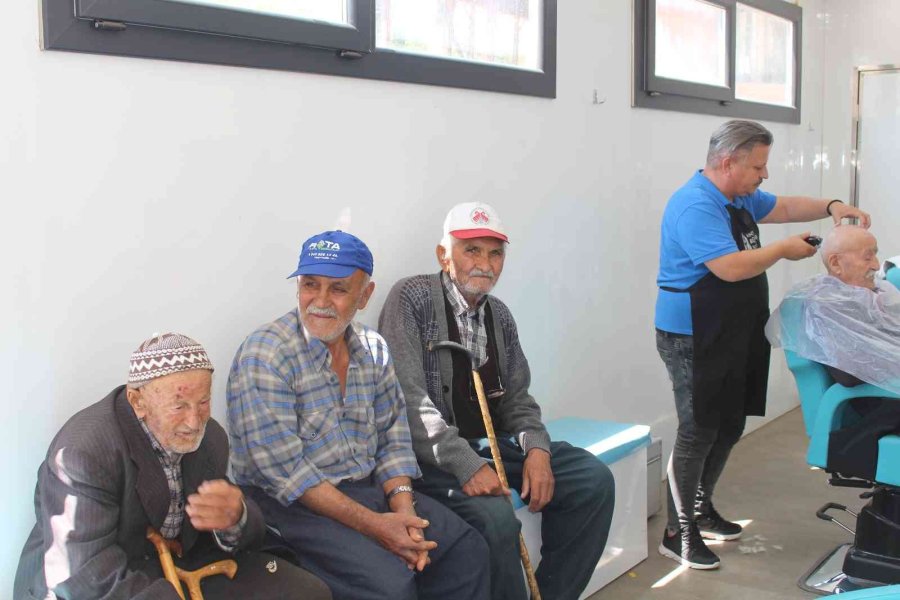 Büyükşehirin Mobil Kuaför Tırı Yaylalarda