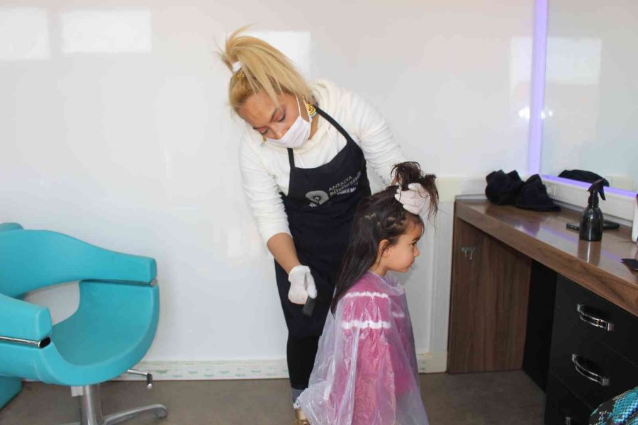 Büyükşehirin Mobil Kuaför Tırı Yaylalarda