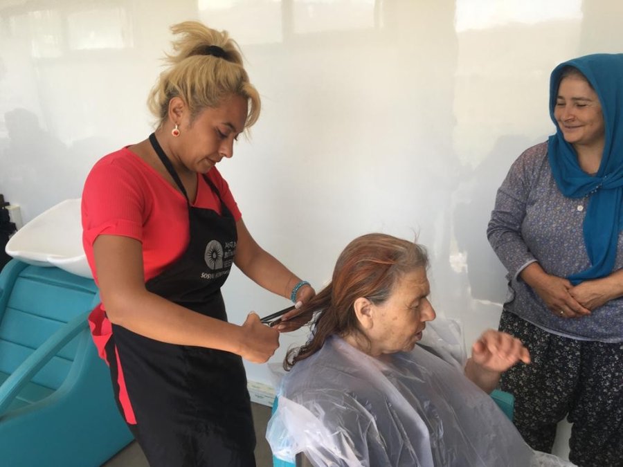 Büyükşehirin Mobil Kuaför Tırı Yaylalarda