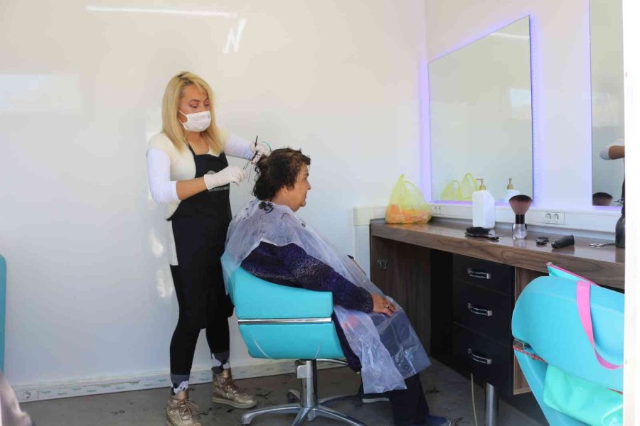 Büyükşehirin Mobil Kuaför Tırı Yaylalarda