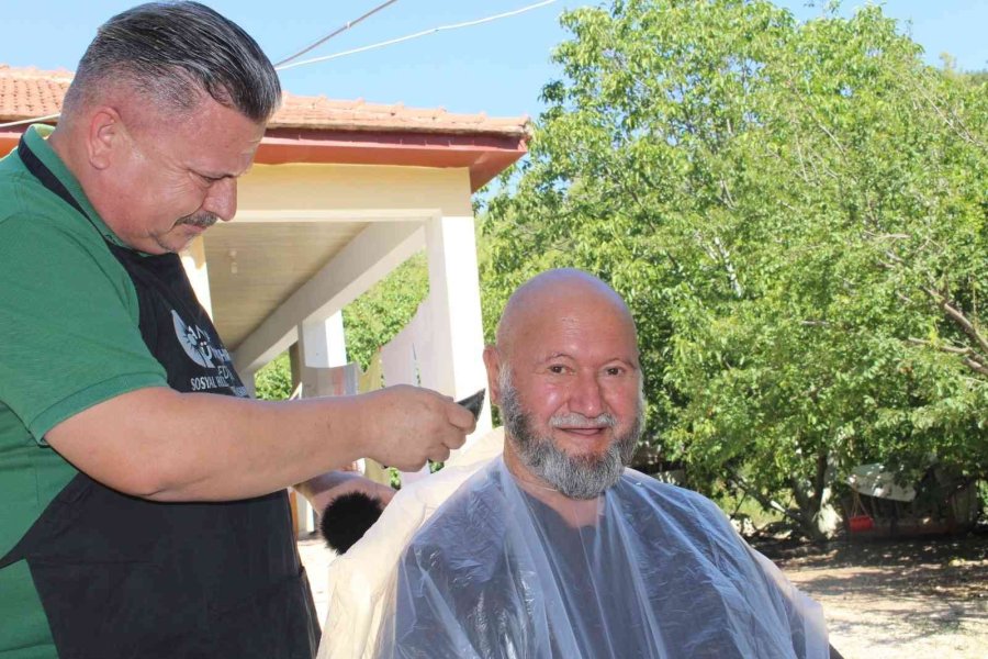 Büyükşehirin Mobil Kuaför Tırı Yaylalarda