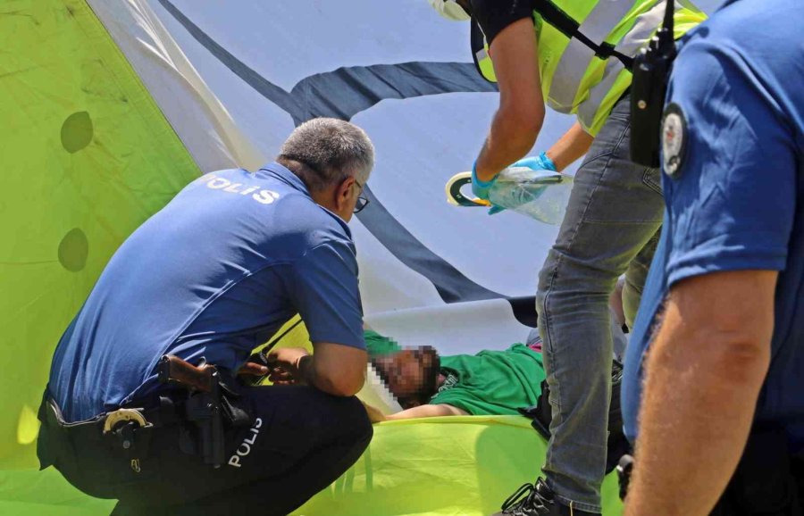 Kırık Bacakla Üst Geçitten Brandaya Atladı, Yanına Gelen Polise ‘kusura Bakma’ Dedi